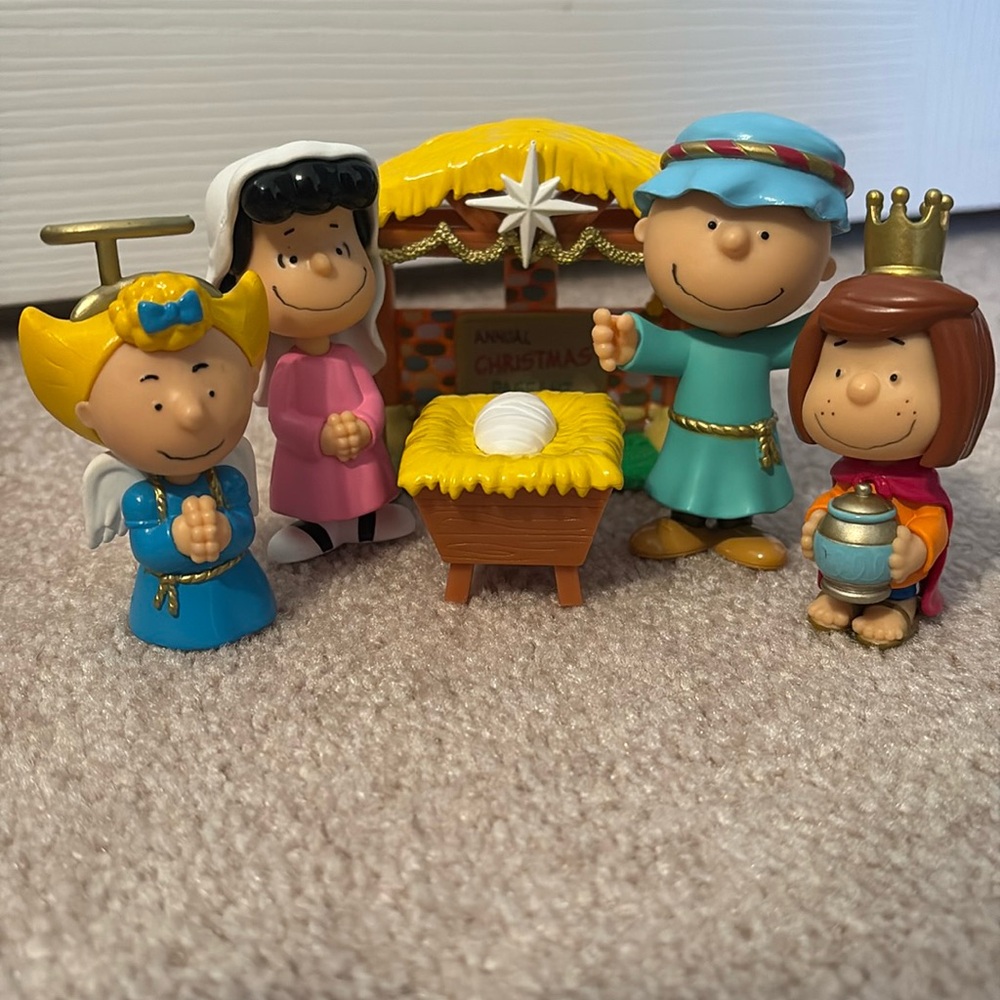 Peanuts Christmas Nativity Figure Set (missing snoopy)